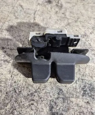 Renault Megane II Tailgate/trunk/boot lock/catch/latch 8200076240 100304