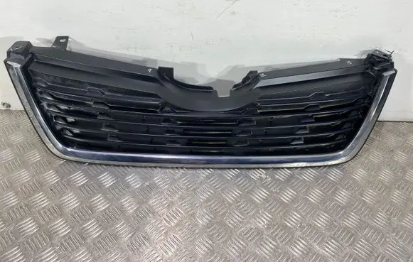 Subaru Forester SK Front bumper upper radiator grill 91122SJ020