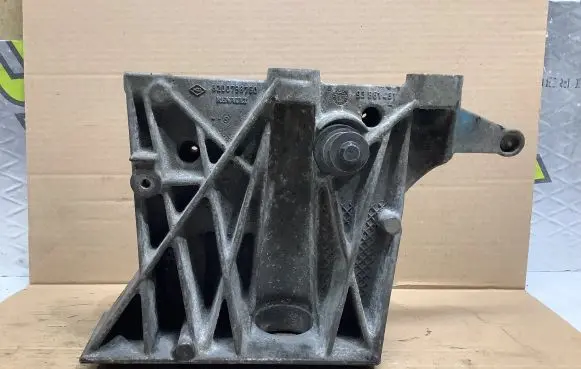 Nissan Primastar Engine mounting bracket 8200798760 93861481