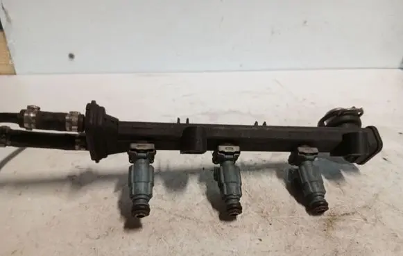 Smart ForTwo I Fuel injector supply line/pipe 0003099v004