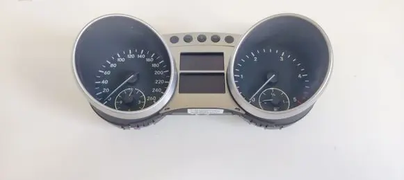 Speedometer (instrument cluster)