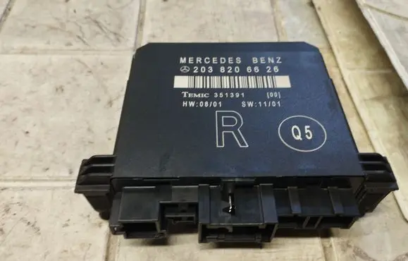 Mercedes-Benz C W203 Door control unit/module 2038206626 351391