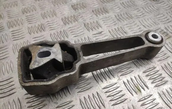 Volvo S80 Engine mount bracket