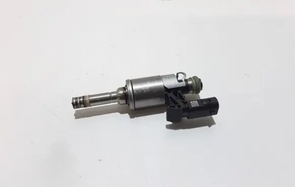 Volkswagen Golf VII Fuel injector 04E133036A 0261500248