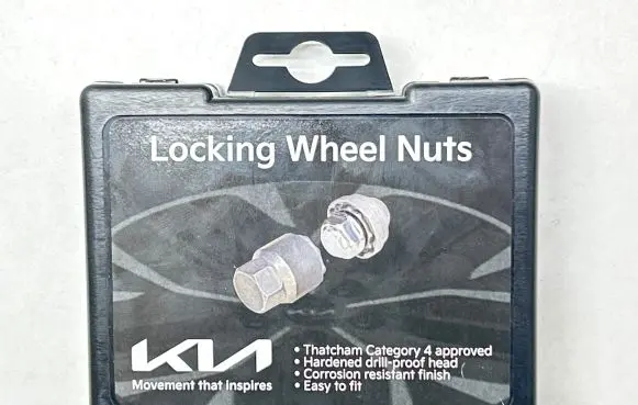 KIA EV6 Anti-theft wheel nuts and lock LP490ADU01
