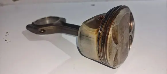 BMW M3 e92 Piston 7560131