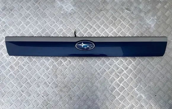 Subaru Forester SG Rear light center trim bar blend 