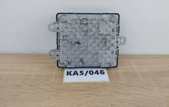 Hyundai i30 Voltage converter/converter module 04921