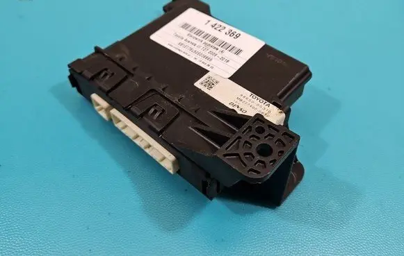 Toyota Avensis T270 Central body control module 88650-05310 IMPRK1422369