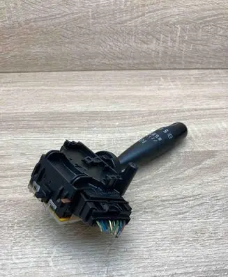 Toyota Yaris Wiper control stalk 173647