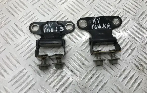 Toyota Avensis T270 Tailgate/trunk/boot hinge 6881005040 6881005030 6881005050