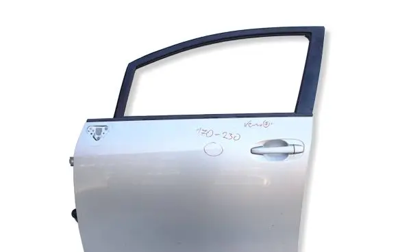 Toyota Verso Front door 24N2