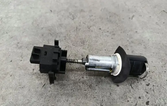 Opel Meriva A Ignition lock 