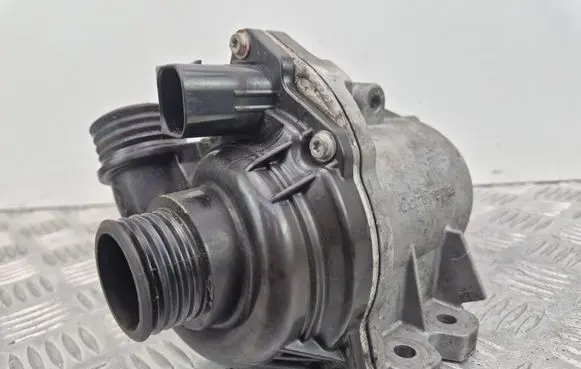BMW 7 F01 F02 F03 F04 Water pump 7632426