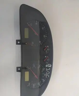 Volkswagen PASSAT B5 Speedometer (instrument cluster) 3B1919930C
