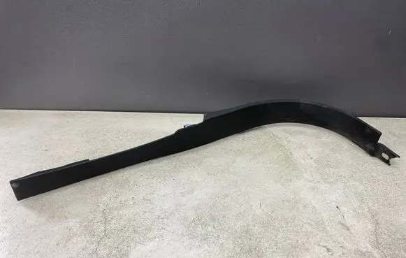 Foot area side trim