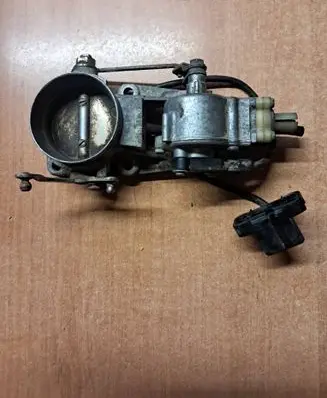 Mercedes-Benz E W124 Throttle body valve 0011407353