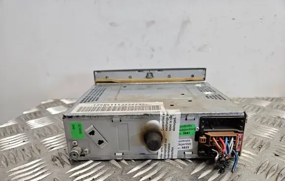 Skoda Fabia Mk1 (6Y) Radio/CD/DVD/GPS head unit 6Y0035160D SK72Z2F11385Z 9183938451