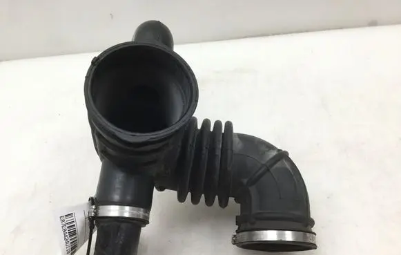 Land Rover Freelander Air intake duct part 
