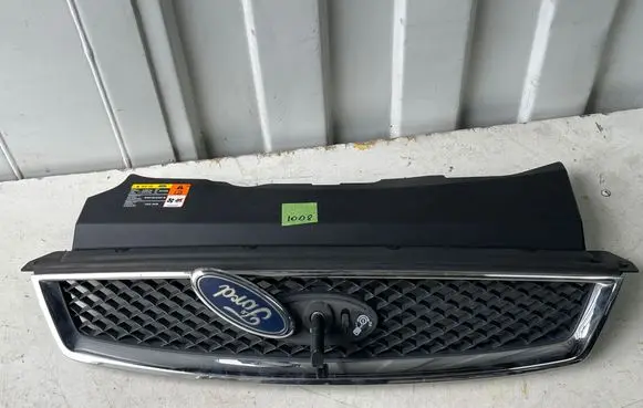 Ford Focus Front grill AM518138AE 4M518200A 4M518200BJ