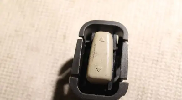 Volvo C70 Seat control switch 08629972