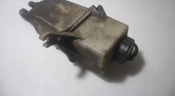 Power steering fluid tank/reservoir