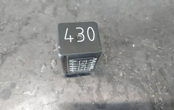 Volkswagen PASSAT B5 Other relay 7M3959143 YM2114A487AA