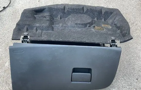 Opel Insignia B Glove box 39097522
