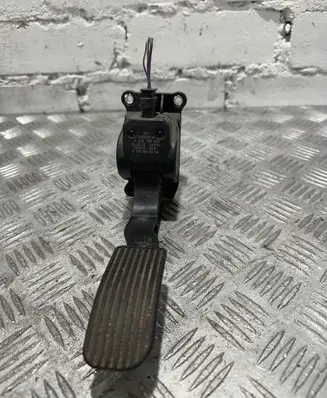 Mercedes-Benz Vito Viano W447 Accelerator throttle pedal A9063000304