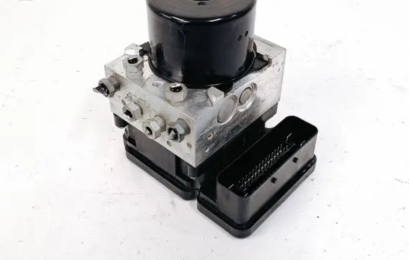 Volvo XC70 ABS Pump 31329139