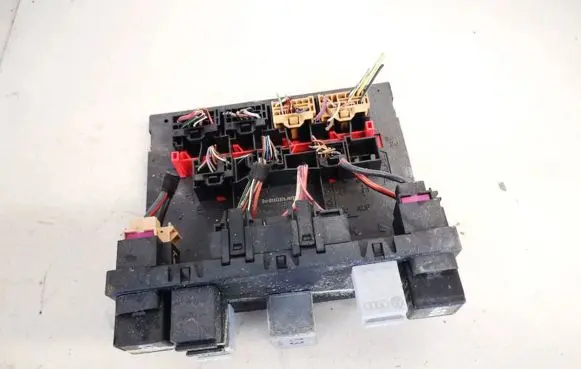 Volkswagen Tiguan Fuse box set 3c0937049ah