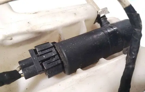 Toyota Corolla Verso AR10 Headlight washer pump 