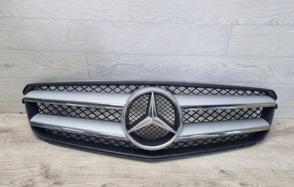 Mercedes-Benz C AMG W204 Front bumper upper radiator grill A2048802083