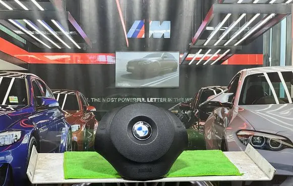 BMW 1 E81 E87 Steering wheel airbag 6775155