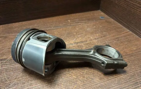 Renault Master II Piston 89L107