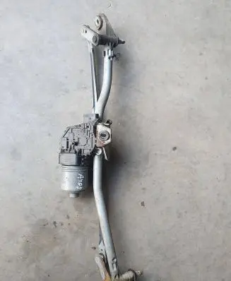 Audi A4 S4 B7 8E 8H Front wiper linkage and motor 8E1955119 0611082