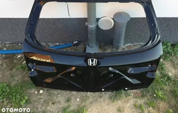 Honda Accord Truck tailgate 