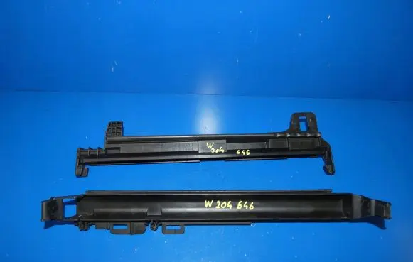 Mercedes-Benz C W204 Radiator mount bracket 0477902913