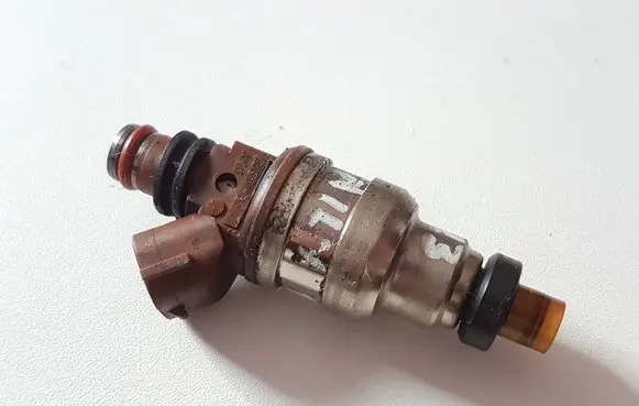 Mazda 323 F Fuel injector INP482 95Y