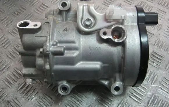 Toyota C-HR I Air conditioning (A/C) compressor (pump) 0424000240