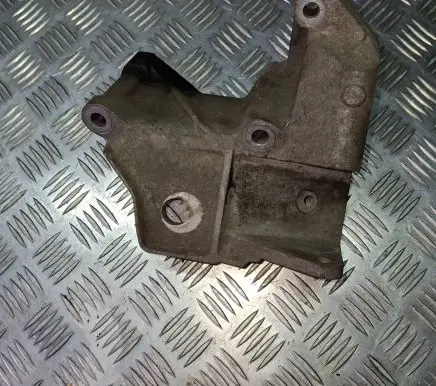 Volvo XC60 Engine mounting bracket 6G926P096