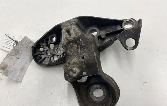 Audi A6 S6 C5 4B Engine mounting bracket 8E0199351A