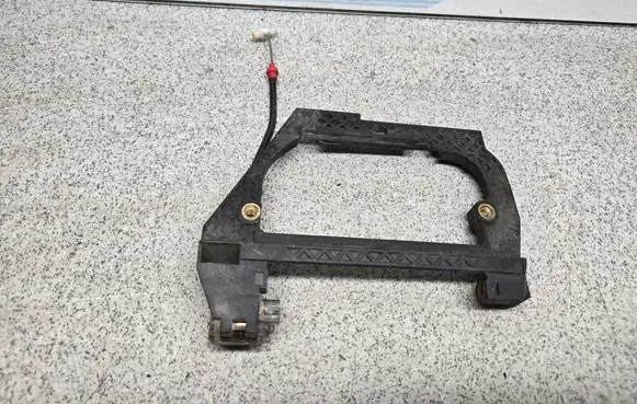 BMW 5 E39 Rear door exterior handle/bracket 51228236645