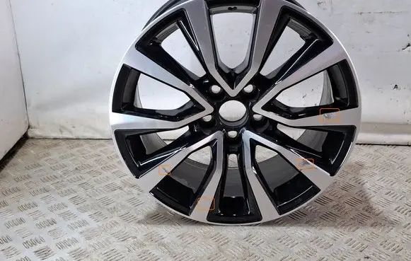 Toyota Highlander XU70 R18 alloy rim PW4570E002MB PW4570E002