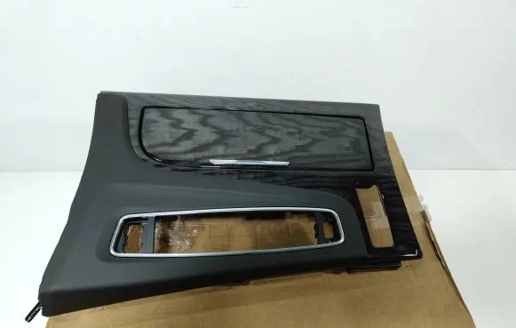 Cadillac Escalade IV Glove box central console 84831452
