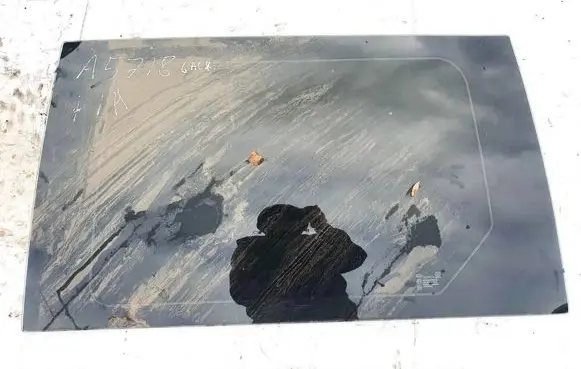 KIA Carnival Rear side window