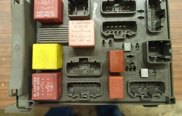 Renault Espace - Grand espace IV Fuse module 518837018 8200283815 8200004201E
