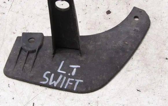 Suzuki Swift III Rear mudguard 77242-53R0