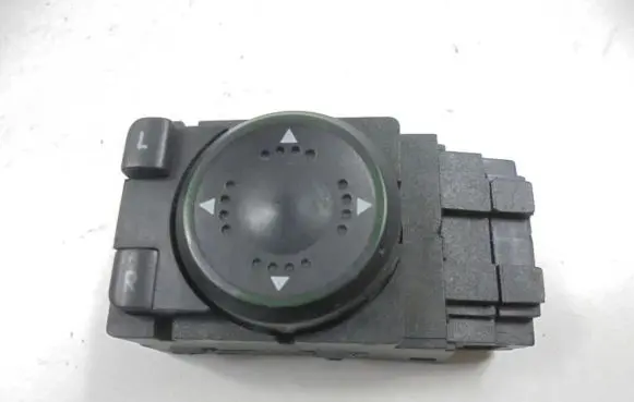 Wing mirror switch