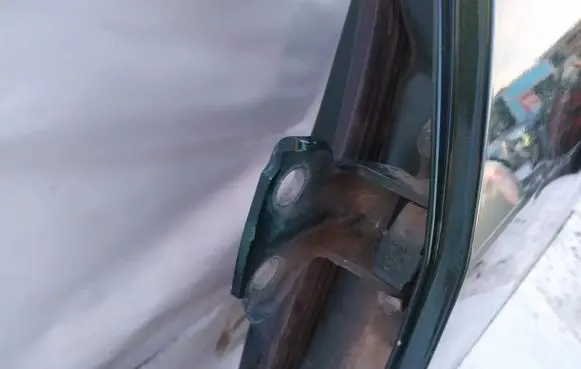 Mitsubishi Space Star Rear door lower hinge